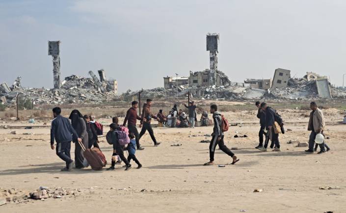 Na een vermoeiende voettocht van Khan Younis naar Gaza Stad vond Mohammed Abu Afash zijn huis grotendeels verwoest aan.